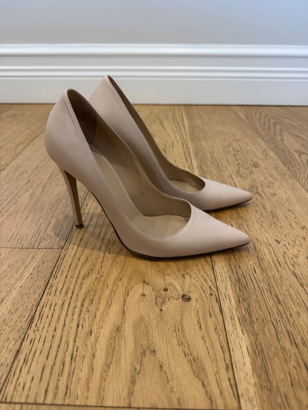 M Gémi Classic Pointed-Toe Stiletto Heels in Nude
